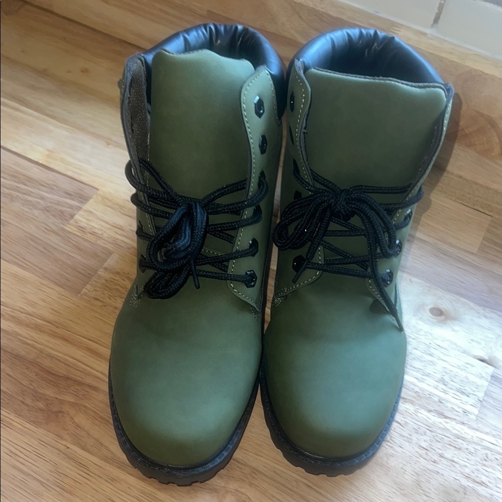Green Lace-Up Boots - Picture 3 of 6